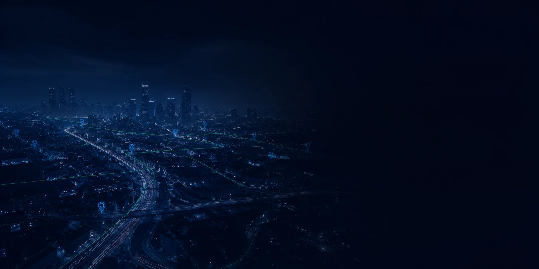 Rutas GPS sobre una ciudad nocturna